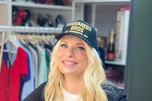 Ελένη Μενεγάκη: Ο γιος της την πήρε τηλέφωνο ενώ ήταν στον αέρα - "Θυμάσαι ότι η μανούλα εργάζεται;" [βίντεο]