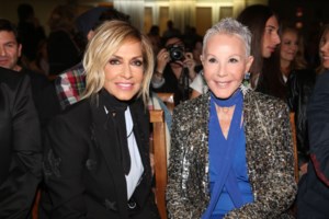 Σπάνιες φωτό από τον γάμο της Μιμής Ντενίση με τον Γιάννη Φέρτη - Κομψοί και πανέμορφοι στα '80s