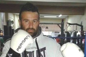 Στο Αίγιο η κηδεία του 43χρονου μποξέρ - Το τελευταίο "αντίο" από συγγενείς και φίλους  [εικόνες] - εικόνα 4