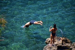 Ξεκίνησε ο καύσωνας: Ποιες περιοχές "χτύπησαν" κόκκινο στις 3 το μεσημέρι - Πού καταγράφονται οι υψηλότερες θερμοκρασίες - εικόνα 3