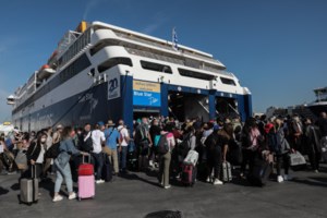 Πλακιωτάκης στο λιμάνι Πειραιά: Τήρηση μέτρων για ένα ασφαλές καλοκαίρι - εικόνα 2