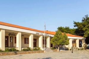 Οινούσσες: Με παρέμβαση Μαξίμου και Δημητριάδη μπαίνουν φώτα στα γήπεδα των σχολείων