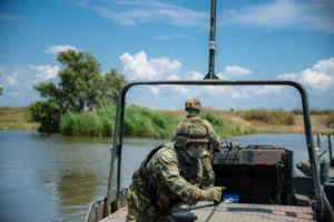 Σε νησίδα στον Έβρο εγκλωβισμένοι 50 πρόσφυγες - Επιχείρηση διάσωσης της ΕΜΑΚ