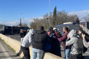 Κατέρρευσε γεφυράκι σε παράδρομο της Πέτρου Ράλλη - Η Περιφέρεια δεν γνώριζε τίποτα, λέει ο ΣΚΑΪ [βίντεο]