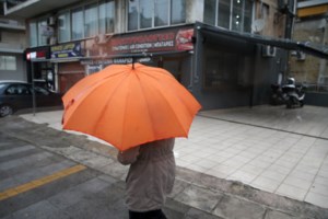 Σάκης Αρναούτογλου: Με συννεφιά, μπόρες, υγρασία και αυξημένες θερμοκρασίες ο καιρός την Τετάρτη - εικόνα 2