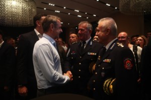 Αποκαλυπτικός Μητσοτάκης σε δημοσιογραφικά "πηγαδάκια"- "Η έκπληξη στην ΔΕΘ θα είμαι εγώ"