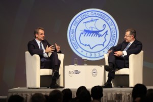 Οι αγρότες κλιμακώνουν - "Ναι" στον διάλογο, "όχι" στους κλειστούς δρόμους, απαντά η κυβέρνηση - Παράθυρο για νέες παροχές