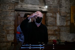 Κηδεία Μίκη Θεοδωράκη: Οι αποδοκιμασίες μερικών ανεγκέφαλων κατά Μητσοτάκη στον Γαλατά Χανίων [βίντεο]