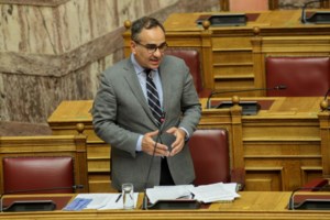 Κορονοϊός - Αττική: Στο τραπέζι χρήση μάσκας παντού και "λουκέτο" στις πλατείες - Σύντομα οι αποφάσεις