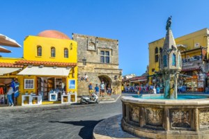 Ανθρωποκυνηγητό για τον "δράκο" της Ομόνοιας: Σεσημασμένος και επικίνδυνος- Σοκάρει βίντεο-ντοκουμέντο με κοπέλα να ουρλιάζει - εικόνα 2