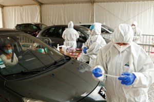 Στο επίκεντρο της πανδημίας και πάλι η Ευρώπη - Πάνω από 400.000 τα νέα κρούσματα - εικόνα 2