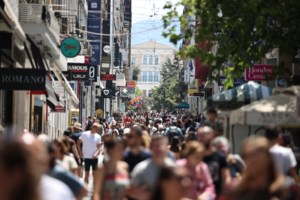 Κορονοϊός: Μείωση θετικότητας, αλλά 27 θάνατοι και 24 διασωληνωμένοι