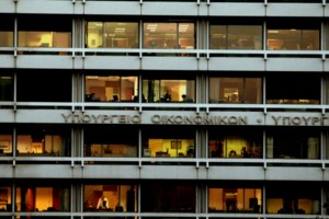 Χατζηδάκης: Σταθερή η θέση της κυβέρνησης υπέρ των τριετιών - Υπήρξε παρέμβαση του υπουργείου στο ΣτΕ