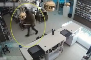 Ουαλία: Τα... "γαλλικά" του υπουργού Υγείας σε τηλεδιάσκεψη - Είχε ξεχάσει ανοιχτό το μικρόφωνο [βίντεο]