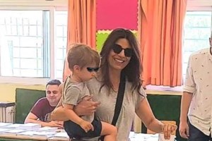 Ανέμελη η Πόπη Τσαπανίδου στην πρώτη της δημόσια εμφάνιση μετά την παραίτηση από τον ΣΥΡΙΖΑ- Το αινιγματικό ποστ - εικόνα 3