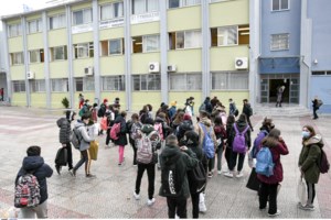 Άνοιγμα Λυκείων στις 12 Απριλίου ζητά η κυβέρνηση: Διαφωνίες λοιμωξιολόγων - Εισήγηση να μείνουν κλειστά σε 3 περιοχές - εικόνα 2