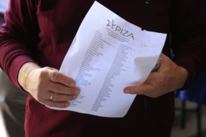 Ο Κασσελάκης μπέρδεψε το κτίριο όπου ψήφισε στο Περιστέρι - "Τουλάχιστον πήγα αριστερά και όχι δεξιά" [βίντεο]