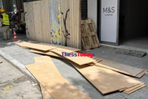 Τραγωδία στη Θεσσαλονίκη: Νεκρός 36χρονος που καταπλακώθηκε από οροφή - Ένα ακόμη άτομο τραυματίστηκε - εικόνα 3