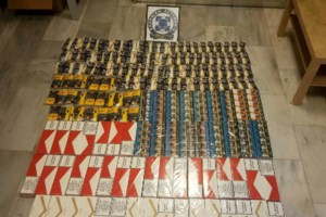 Φορτίο μαμούθ με σχεδόν 11 εκ. λαθραία τσιγάρα στον Πειραιά - Κρυμμένα σε υαλικά με προορισμό το Μαυροβούνιο - εικόνα 2