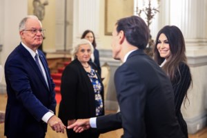 Η Γκίλφοϊλ φεύγει, ο Τζος Χακ έρχεται: Ανέλαβε και επίσημα καθήκοντα - Η ανακοίνωση της πρεσβείας των ΗΠΑ - εικόνα 3