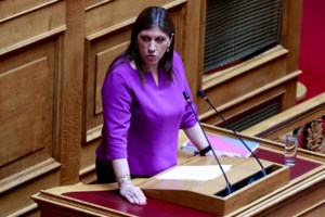 Εξεταστική Τέμπη - Βαριές εκφράσεις μεταξύ Κωνσταντοπούλου - Μαρκόπουλου: "Κάνετε σαν κακομαθημένο παιδί - Είστε χυδαία…"