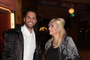 Λέσβος: Αρχοντικό ζεϊμπέκικο με αμαξίδιο σε γάμο που τραγούδησε ο Τσαλίκης - Η άγνωστη ιστορία του Στράτου