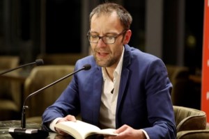 Αύγουστος Κορτώ: "Καταλήγεις στο μίσος επειδή δεν έχεις γνωρίσει αρκετά την αγάπη - Είναι εξουθενωτικό"