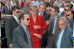 Βρετανία: Εμβολιάστηκαν Κάρολος και Καμίλα - Έλαβαν την πρώτη δόση - εικόνα 2