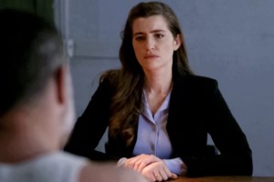 Άγριες Μέλισσες Spoiler: Η Μυρσίνη βάζει φωτιά για να κάψει ζωντανές τις τρεις αδελφές - εικόνα 4