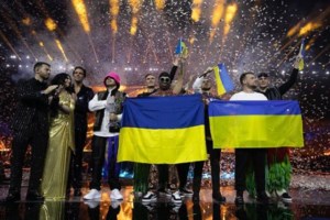Eurovision εν μέσω πολέμου: Ουκρανοί στρατιώτες σε υπόγειο πανηγύρισαν τη νίκη της χώρας τους [εικόνες]