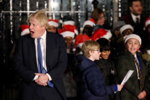 Νέο σκάνδαλο για τον Μπόρις Τζόνσον: Φωτογραφία τον δείχνει να παραβιάζει τα μέτρα στη Ντάουνιγκ Στριτ  [Εικόνες-Βίντεο]