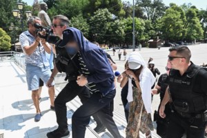 Θεσσαλονίκη: Σύλληψη αστυνομικού που το έπαιζε άρρωστος και... ήταν στη Μύκονο - Είχε ψευδείς ιατρικές γνωματεύσεις