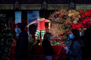 Παρίσι: Παράνομο κορονο-πάρτι με 400 άτομα - Ανάμεσά τους και θετικός στον ιό - εικόνα 2