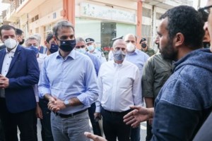 Στις σεισμόπληκτες περιοχές η Φώφη Γεννηματά - "Εγώ δεν έφυγα ποτέ από το ΠΑΣΟΚ στα δύσκολα" - εικόνα 2