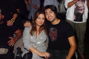 Επική ανάρτηση Κώστα Μπακογιάννη - Τρολάρει τη μητέρα του, Ντόρα: "Τριπλή μάσκα να βάλεις" - εικόνα 2