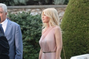 Κομψές στο Προεδρικό: Ο συνωστισμός των total white, τα πλισέ και τα αρχαιοελληνικά looks - εικόνα 6