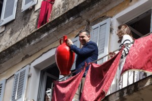 Τσίπρας-Μπαζιάνα: Από το ραντεβού στο παγκάκι... στο χάδι μετά την παραίτηση - Πώς ξεκίνησε η σχέση τους - εικόνα 6