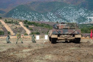 Ωρωπός: Πως έγινε το δυστύχημα με το αρματοφόρο που παρέσυρε και σκότωσε την 70χρονη γυναίκα - Η μοιραία στροφή - εικόνα 2