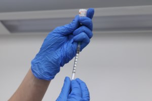 Το τόλμησε η Αυστρία: Υποχρεωτικός ο εμβολιασμός για όλους τους ενήλικες - 3.600 ευρώ το πρόστιμο