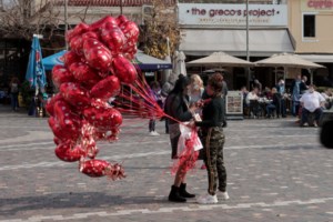 Κορονοϊός: Όποιος νοσήσει με Όμικρον έχει περισσότερες πιθανότητες επαναλοίμωξης - Ακόμα και 3πλάσια προστασία με την 4η δόση - εικόνα 2