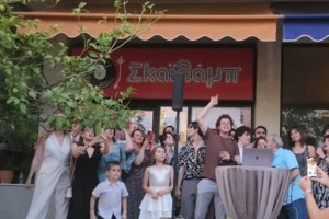 "Τα καλύτερά μας χρόνια": Αγκαλιές, χαμόγελα και συγκίνηση στο τελευταίο γύρισμα της σειράς [εικόνες] - εικόνα 9