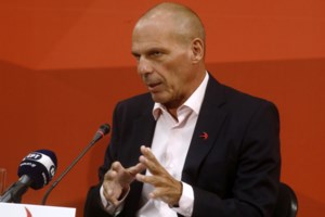 Κατέθεσε ο Βαρουφάκης για την επίθεση εναντίον του - Γιατί ζητά από τον Μητσοτάκη να αποπέμψει τον Θεοδωρικάκο