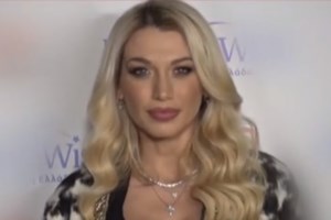 Περήφανη μαμά η Κωνσταντίνα Σπυροπούλου: Το baby swimming και η πρώτη ζωγραφιά [Εικόνες]