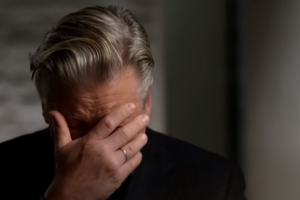 Φρίκη στις ΗΠΑ: Αστυνομικός σκότωσε με 9 σφαίρες άνδρα σε αναπηρικό αμαξίδιο - Σκληρές εικόνες [Βίντεο]