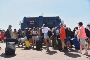 Ποιοι τουρίστες "ψηφίζουν" Ελλάδα για τις διακοπές τους και πόσα ξοδεύουν - Προτιμούν αξιοθέατα από ήλιο και θάλασσα