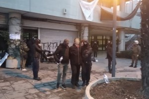 Επεισόδια στη Θεσσαλονίκη - Μολότοφ, πετροπόλεμος και χημικά στο κέντρο της πόλης [Εικόνες - Βίντεο]