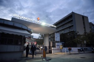 Άρτα: Σπαραγμός στο τελευταίο "αντίο" στον 14χρονο Σπύρο - Τραγικές φιγούρες οι γονείς του - "Ψηλά το κεφάλι" φώναζε ο πατέρας του - εικόνα 12