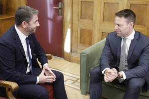 Συνάντηση Μητσοτάκη με Τουσκ στη Βαρσοβία: Να αποφασίζουμε εμείς ποιος θα μπαίνει στη χώρα μας και όχι οι διακινητές