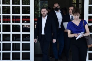 Γιάννης Βαρουφάκης: Παρακολουθούσαν και το δικό μου κινητό - εικόνα 2