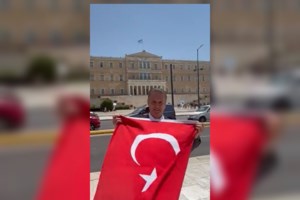 Τούρκος αντιδήμαρχος κολύμπησε από το Καστελόριζο στα τουρκικά παράλια - Άνοιξε σημαία της "ανεξάρτητης δυτικής Θράκης"